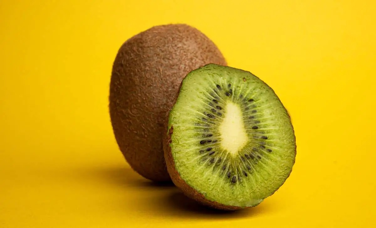 Learn About Kiwi and The Health Benefits They Provide.